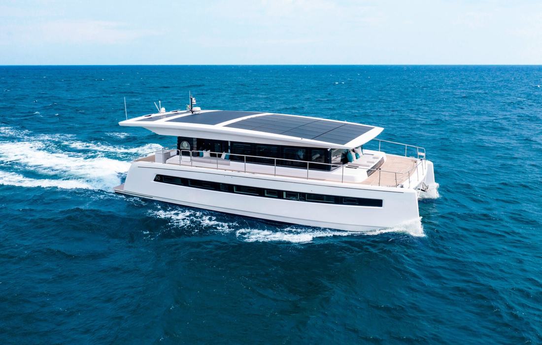 Solar-assisted eco yacht for consulting advisory